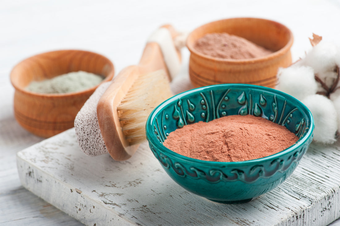 Argilla Rosa: l'ingrediente perfetto per illuminare, esfoliare, detergere ed idratare la pelle sensibile